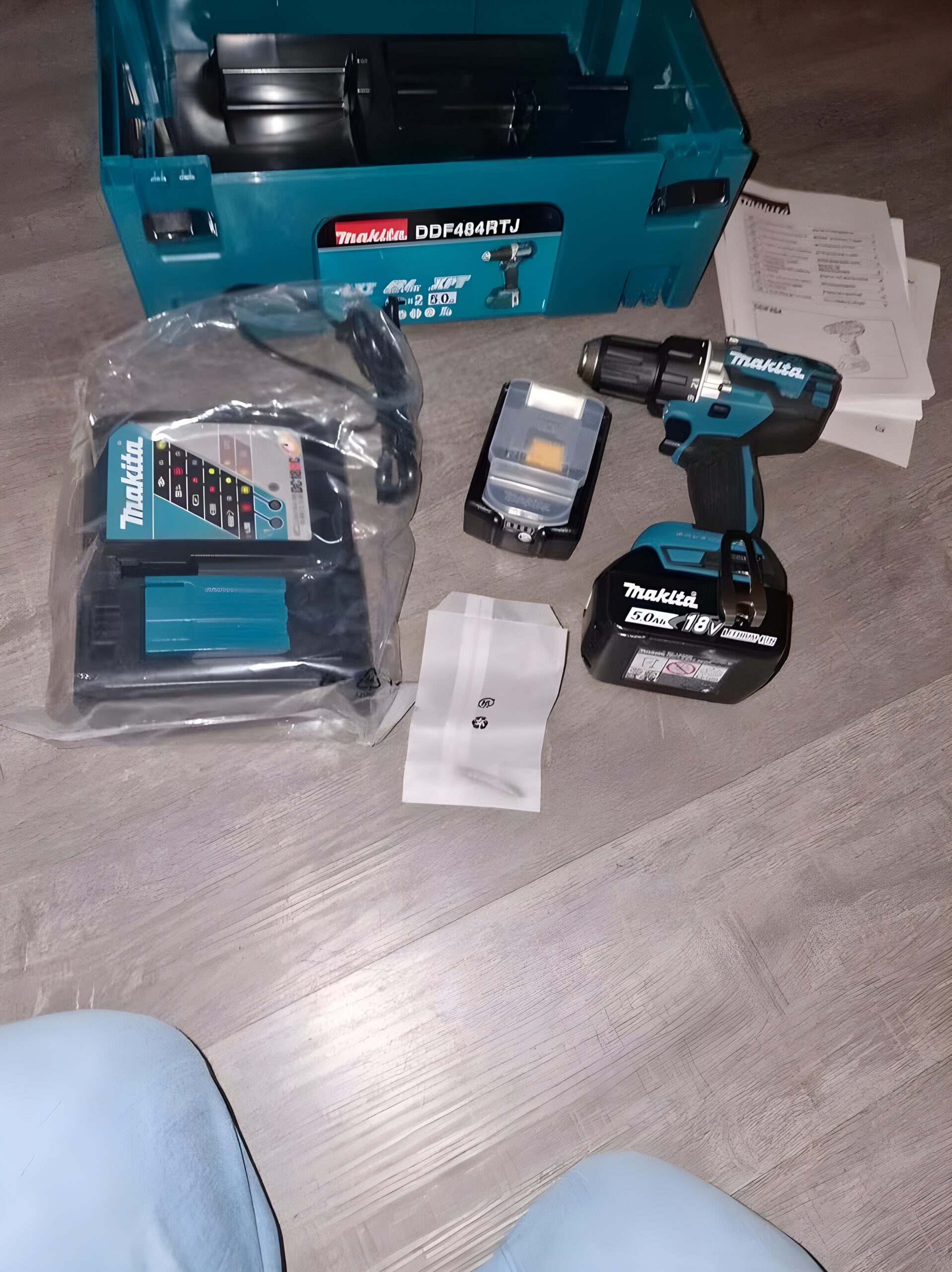 Batteridrivna verktyg på arbetsbänk